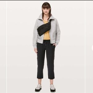 Lululemon • On the Fly Crop 23” • Size 10